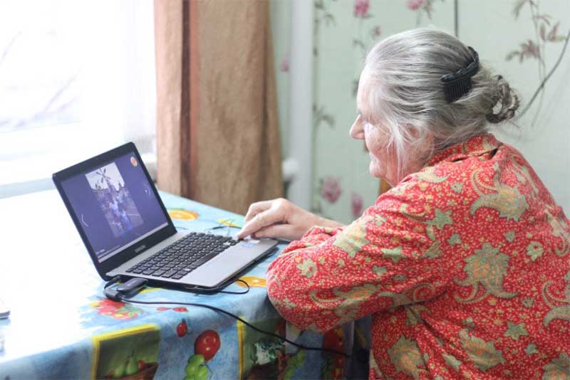 В 2022 году более 850 пенсионеров Оренбуржья научатся работать на компьютере