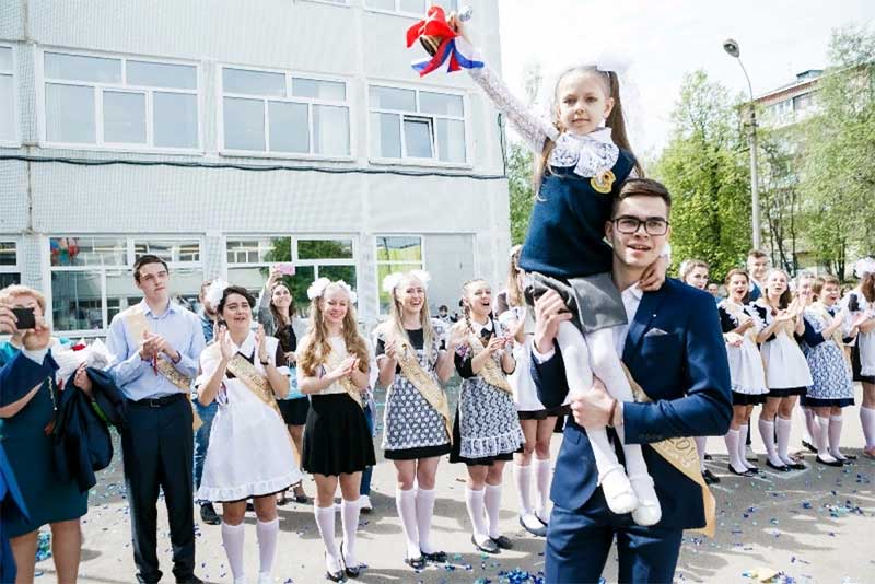 Последние звонки для 11-классников пройдут в школах Оренбургской области 25 мая