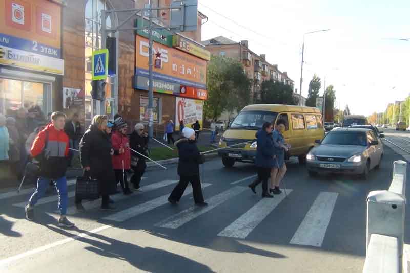 Акция «Белая трость» прошла в центре Новотроицка (фото)