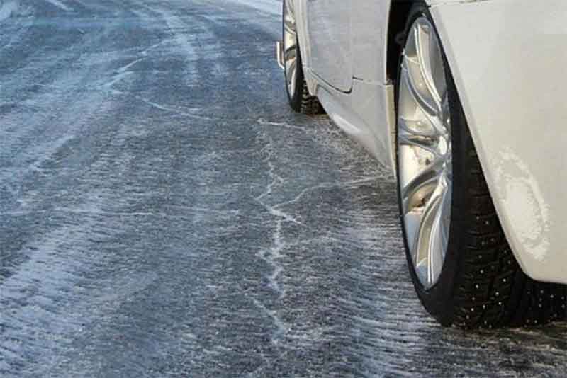 Госавтоинспекция предупреждает оренбуржцев о снегопаде и гололедице на дорогах