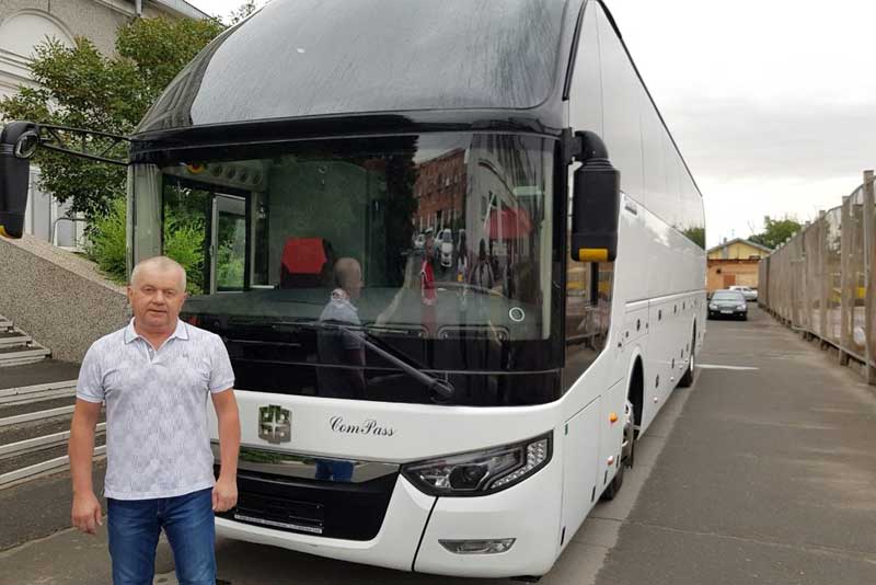 «Металлоинвест» подарил автобус новотроицкому футбольному клубу