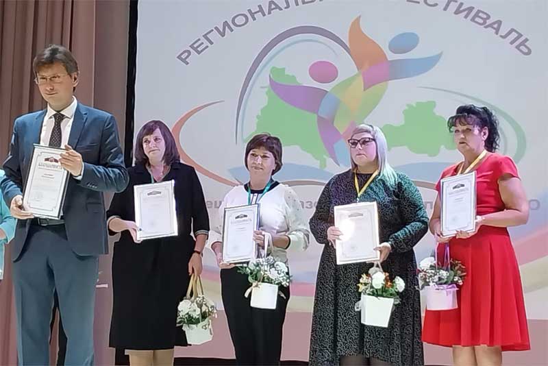 Работников учреждений дошкольного образования Новотроицка отметил министр 