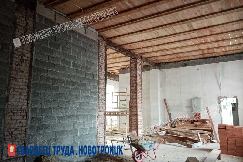 В Новотроицке продолжается ремонт здания  спортшколы «Спартак»
