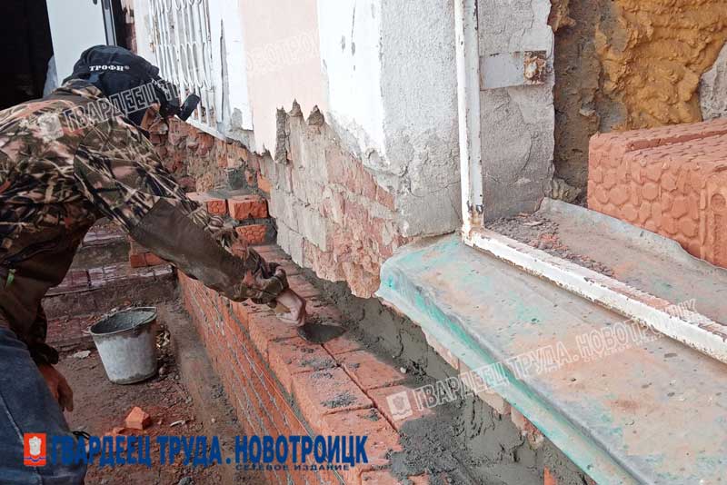 В Новотроицке продолжается ремонт здания  спортшколы «Спартак»