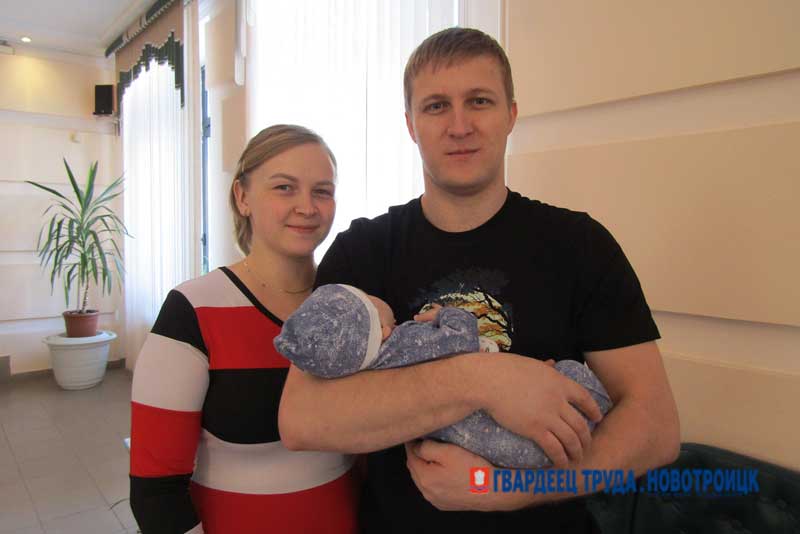 В Новотроицке прошла торжественная регистрация рождения мальчиков
