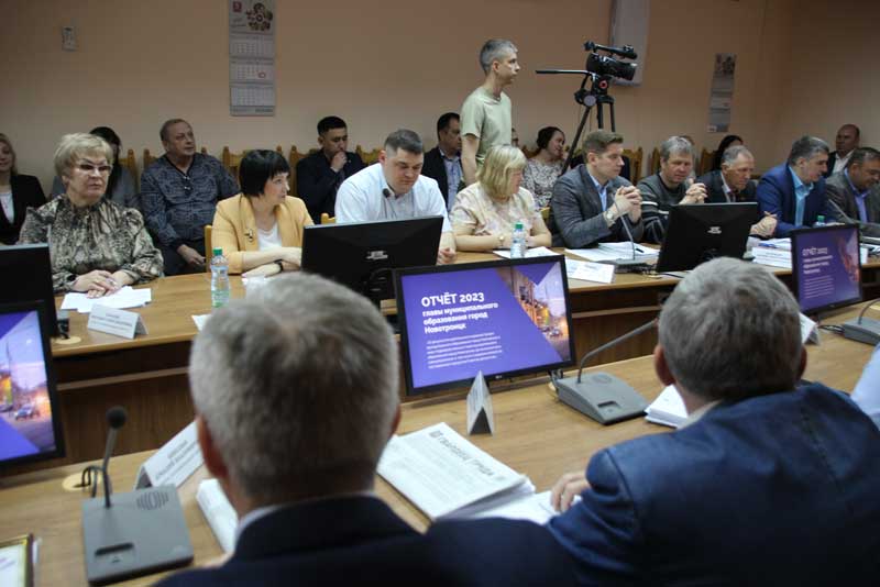 Работу администрации Новотроицка в 2023 году депутаты горсовета признали удовлетворительной
