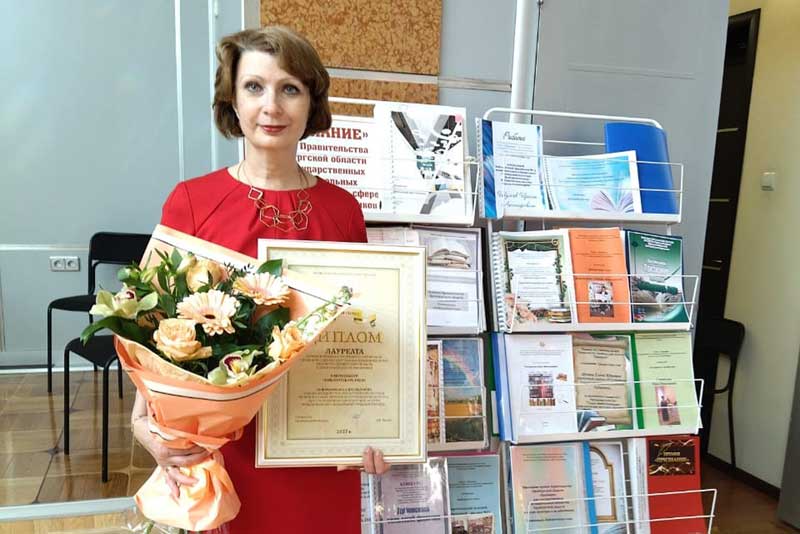 Заведующая Центральной детской библиотекой Новотроицка Оксана Леонова признана Библиотекарем года