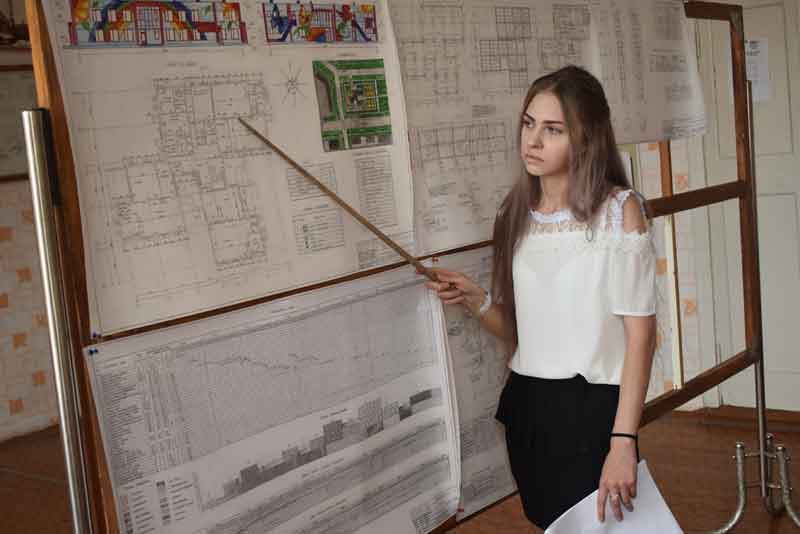 Будущий строитель защитил свой дипломный проект на русском и английском языках