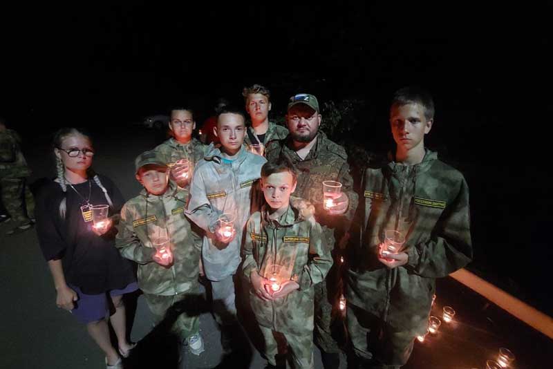 Ветераны Новотроицкого «Боевого братства» и оренбургские кадеты зажигали «Свечи Памяти»