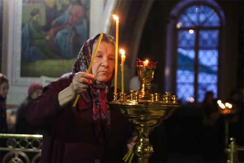 Православные оренбуржцы отмечают праздник Воздвижения Креста Господня