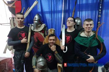 Новотроицкий клуб исторических реконструкций «Змей» погружает школьников в мир средневековья