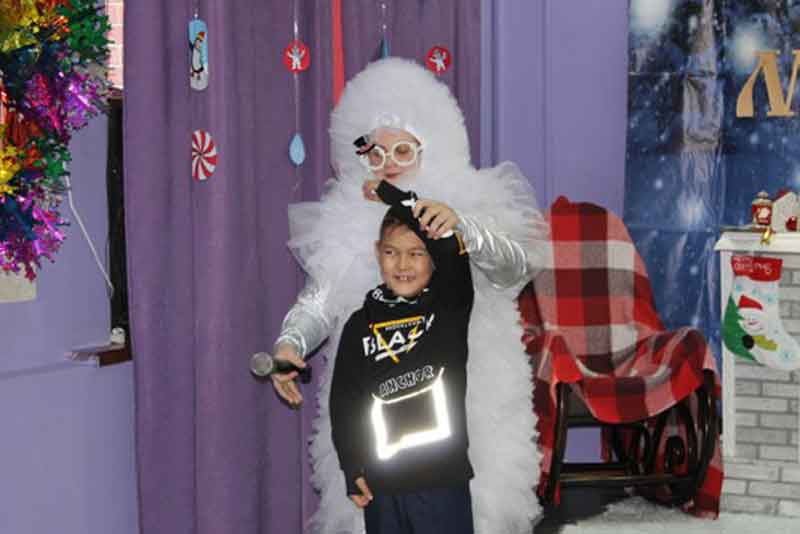 В Новотроицке  полицейский Дед Мороз исполнил мечты мальчишек и девчонок