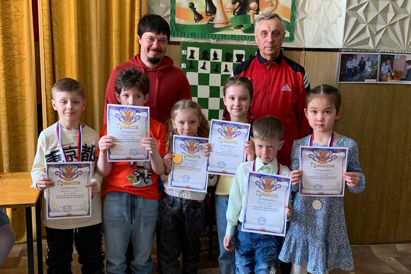 В Новотроицке прошли поединки юных шахматистов