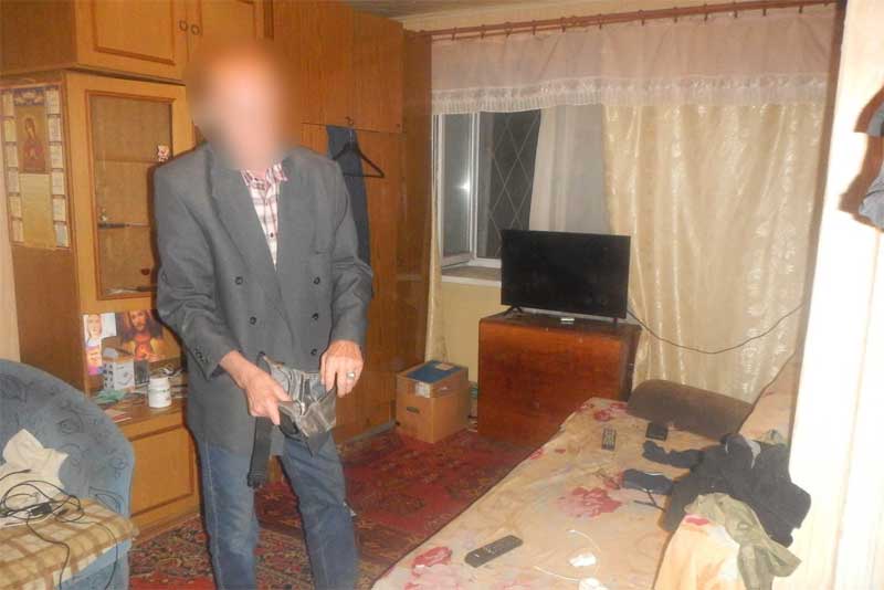Четверо жителей Новотроицка ворвались в квартиру к 61-летнему мужчине и ограбили