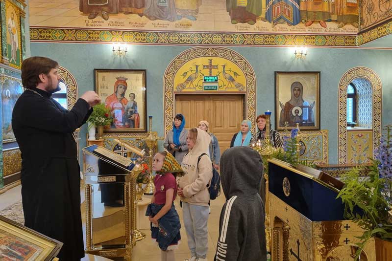 В Благовещенском храме Новотроицка прошла встреча с многодетными семьями