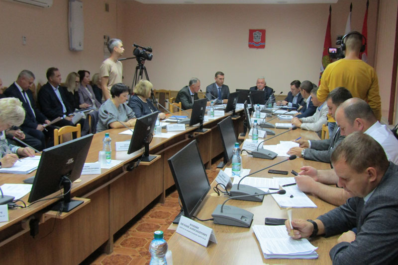 Депутаты Новотроицкого городского Совета провели первое  после каникул заседание 