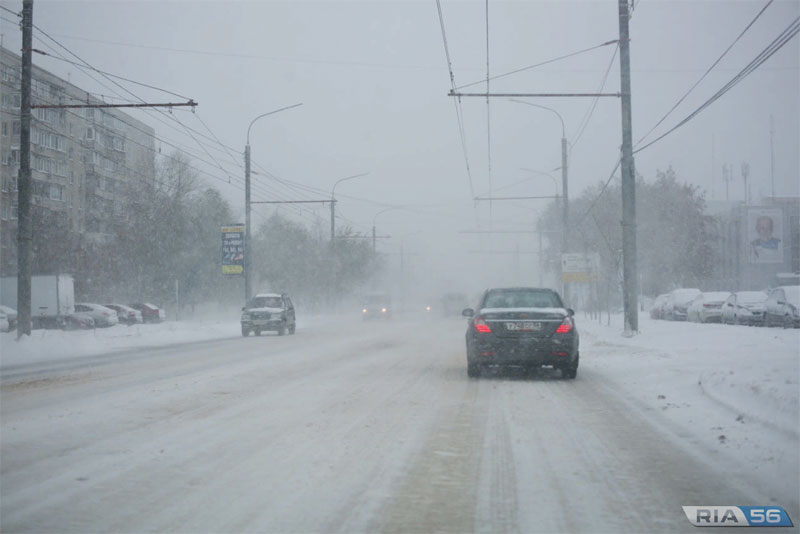 В Оренбуржье из-за метели водителям рекомендуют воздержаться от дальних поездок