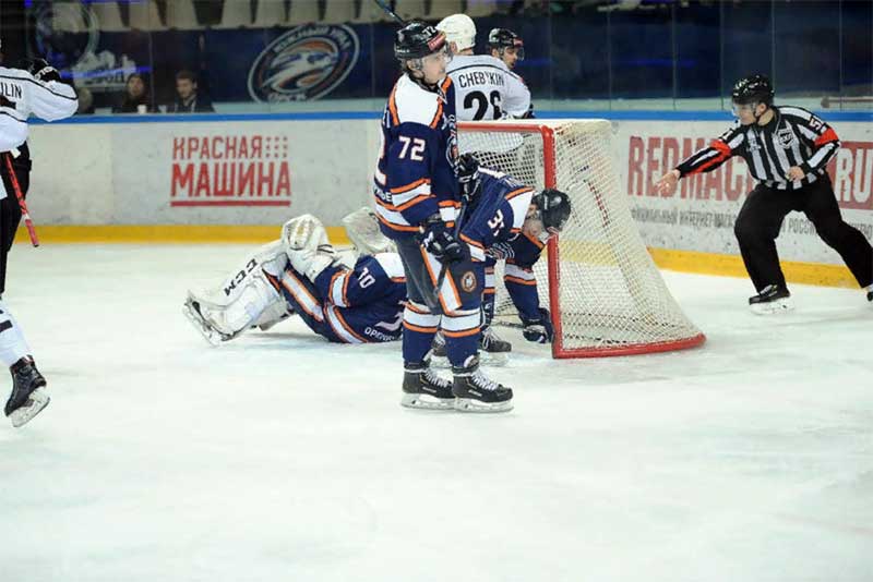 Шансов на плей-офф ВХЛ почти нет: ХК «Южный Урал» проиграл «Челмету»
