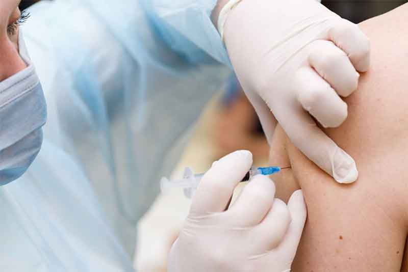 В торговых организациях Оренбуржья могут провести массовую кампанию по вакцинации сотрудников
