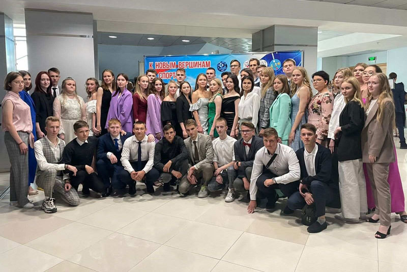 Юных новотройчан пригласили на «Золотой бал лучших выпускников-2022»