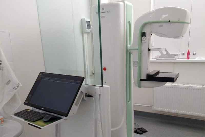 В Новотроицке женщины проходят обследование на современном цифровом маммографе