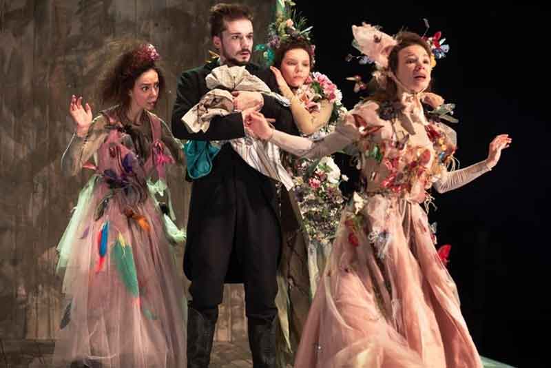 Театр на Бронной приедет на гастроли в Новотроицк с постановкой «Женщина-змея» 12+