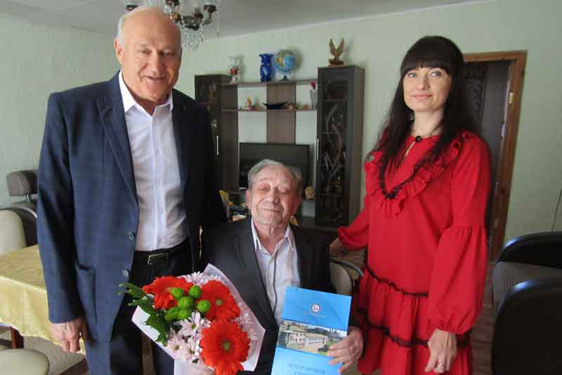 90-летний юбилей отметил ветеран цемзавода Владимир Бабенко