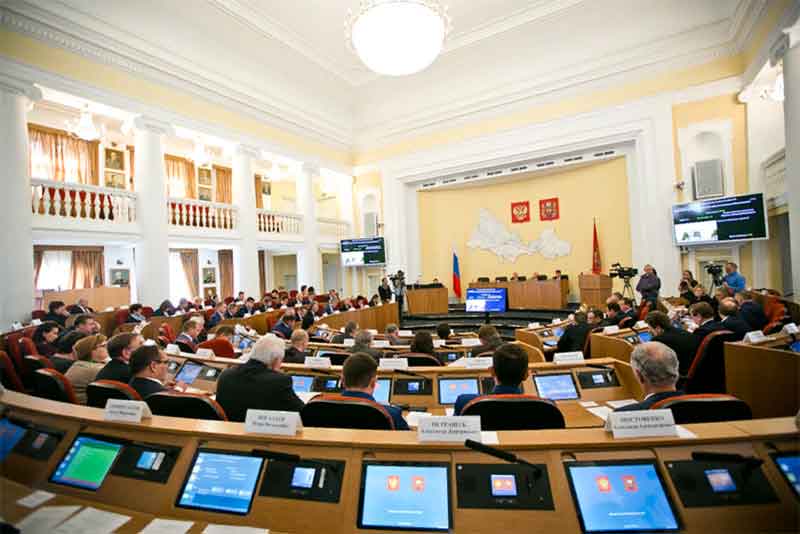 Депутаты соберутся на внеочередное заседание парламента региона