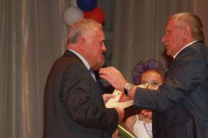 Оркестр играет в вашу честь!