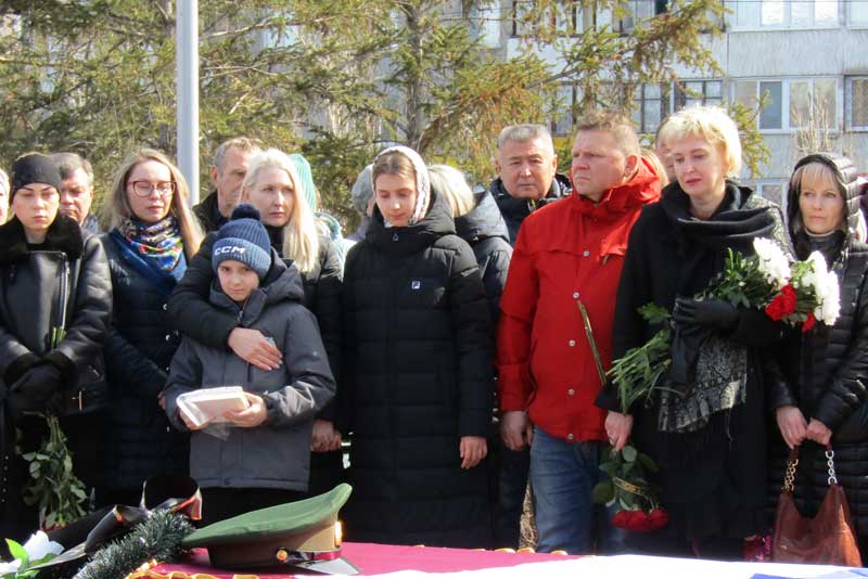 Новотройчане простились с Максимом Ананьевым, погибшим в ходе СВО на Донбассе