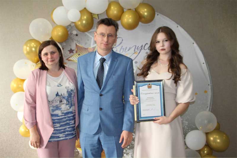 Лучшие выпускники Оренбуржья побывали на встрече с министром образования Алексеем Пахомовым