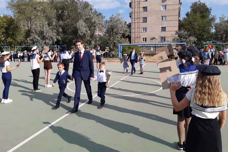 Звенит звонок, зовет звонок…