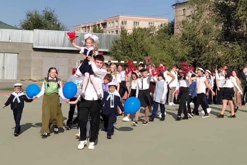 Звенит звонок, зовет звонок… 