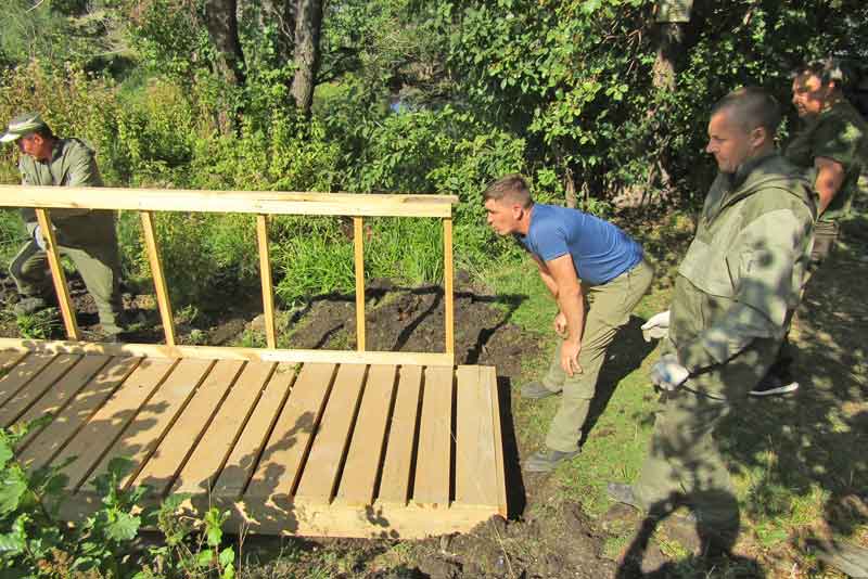 Три родника в заказнике «Губерлинские горы» благоустроили работники Новотроицкого цементного завода