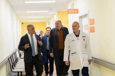По приглашению Евгения Солнцева в Оренбуржье приехал один из лучших нейрохирургов мира Альберт Суфианов