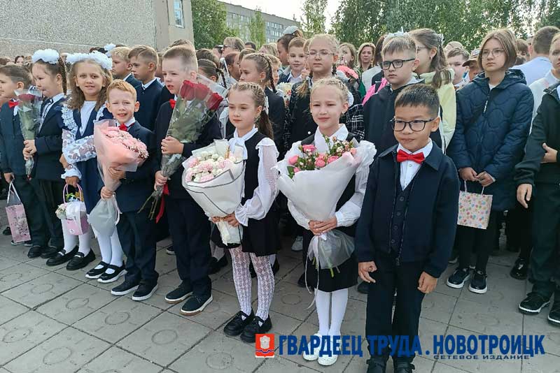В День знаний в Новотроицкой школе № 23 открыли кадетский класс