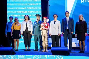 Новотройчанка Елена Ланина победила в номинации «Наставник» по  итогам работы оренбургского  отделения «Движения первых» за год