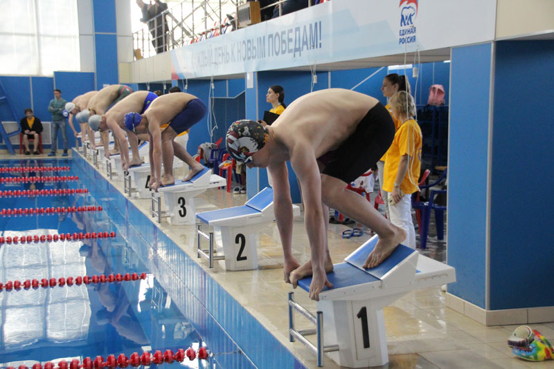 В Новотроицке стартовал региональный турнир по плаванию «Надежда»