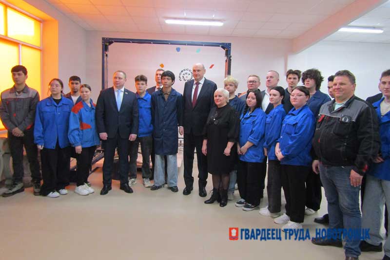 В Новотроицке Евгений Солнцев оценил возможности созданного здесь строительного кластера и обсудил пути развития города