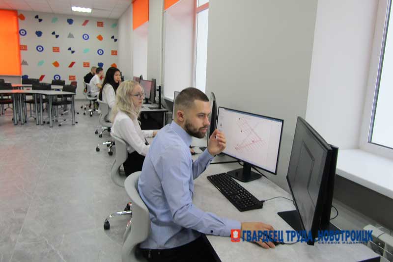 В Новотроицке Евгений Солнцев оценил возможности созданного здесь строительного кластера и обсудил пути развития города