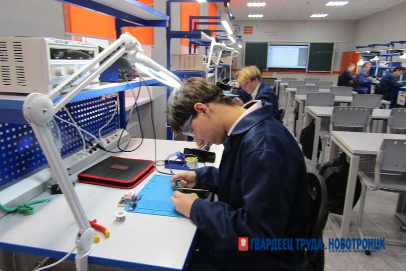 В Новотроицке Евгений Солнцев оценил возможности созданного здесь строительного кластера и обсудил пути развития города