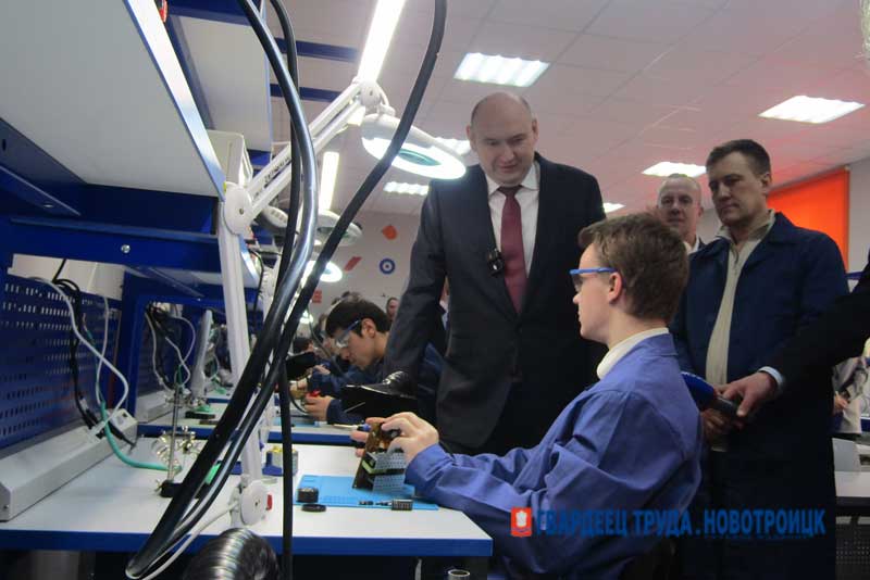 В Новотроицке Евгений Солнцев оценил возможности созданного здесь строительного кластера и обсудил пути развития города