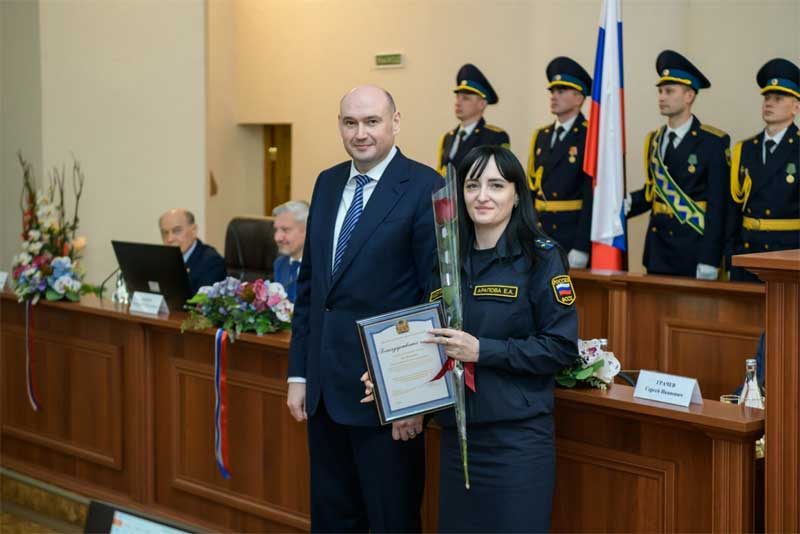 Более 600 миллионов рублей долгов списано участникам СВО, заключившим контракт с Минобороны России на срок более одного года