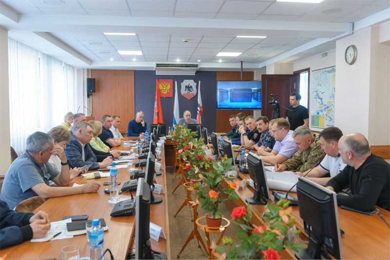 1 мая губернатор Денис Паслер в Орске провел совещание по вопросам, связанным с прохождением весеннего паводка