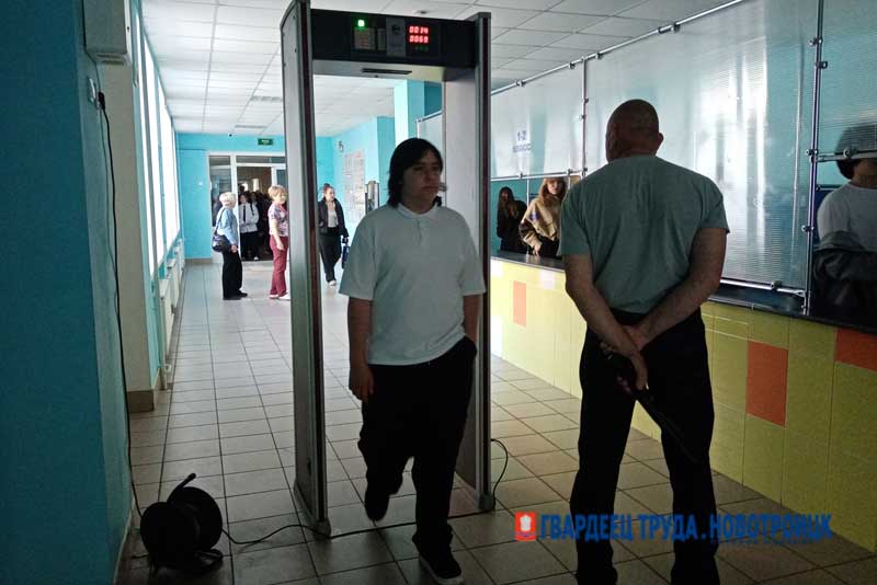 Девятиклассники Новотроицка сдают ОГЭ по математике