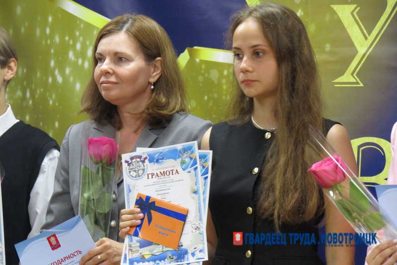 В Новотроицке возобновили традицию проведения городского бала успешных выпускников