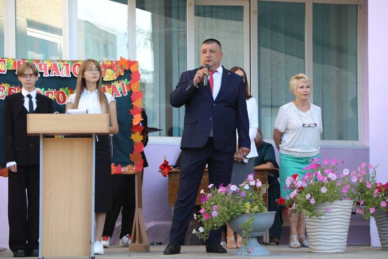 Уральская Сталь поздравила учащихся и студентов Новотроицка с Днём знаний