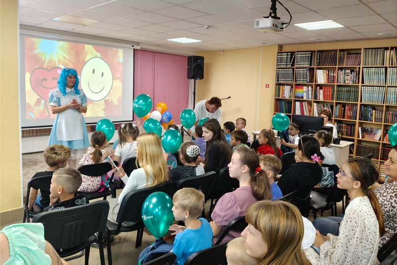 В Новотроицке для первоклассников из семей, нуждающихся в социальной поддержке, организовали праздник