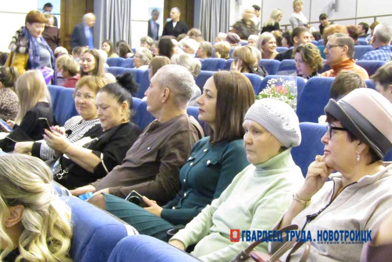 В Новотроицке в 19-й раз отметили победителей ежегодного городского конкурса «Сердце матери – сердце Отчизны»