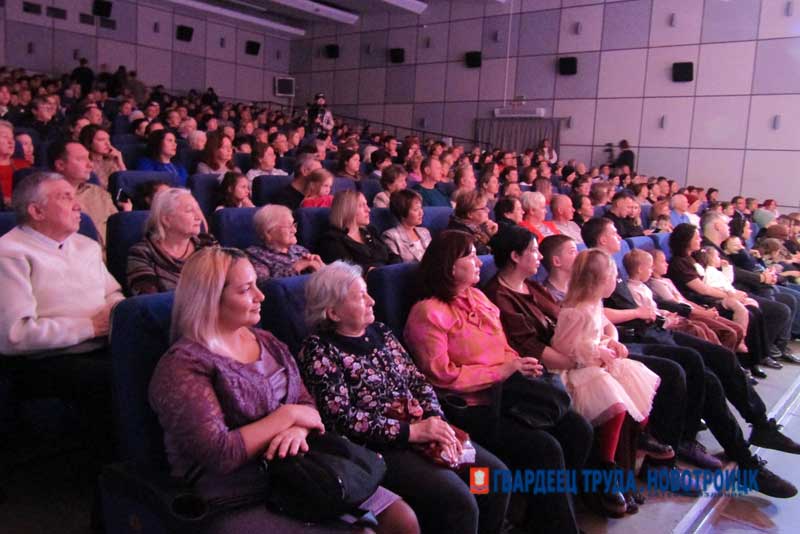 В Новотроицке в 19-й раз отметили победителей ежегодного городского конкурса «Сердце матери – сердце Отчизны»